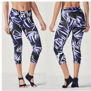 Fabletics Salar PowerHold Capri La Palma Print. Size Medium. EUC.